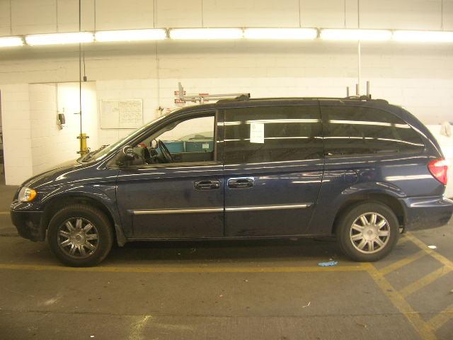 2005 CHRYSLER TOWN & COUNTRY TOURING